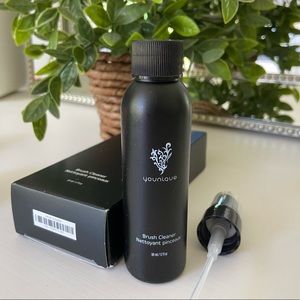 NEW! younique Brush cleaner